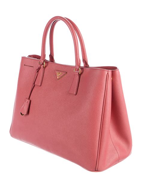 saffiano leather shoulder bag prada review|prada saffiano lux tote large.